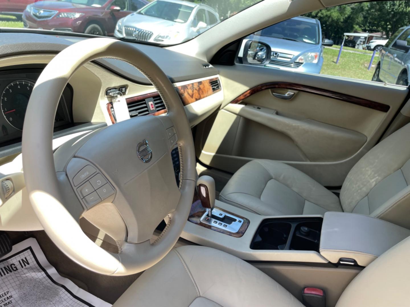2007 WHITE VOLVO S80 3.2 (YV1AS982X71) with an 3.2L engine, Automatic transmission, located at 5103 Dorchester Rd., Charleston, SC, 29418-5607, (843) 767-1122, 36.245171, -115.228050 - Clean CarFax (no accidents reported!) Comfortable & Spacious interior with Leather, Sunroof, CD/AUX/AM/FM, Dual Climate Control, Power Everything (windows, locks, seats, mirrors), Heated Seats, Push Button Start, Keyless Entry, Alloy Wheels. Local Trade-in!! 129k miles Located at New Life Auto Sale - Photo#19